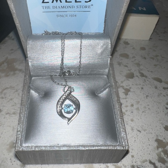 Kay Necklace NEVER WORE - Picture 2 of 3